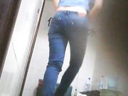 女厕偷拍 瘦弱的妹子好清纯