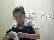 商场厕拍 看着黑丝女神很心动