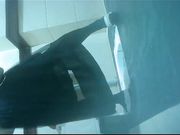 公共女厕偷拍烟瘾很大的少妇