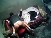 大叔嫖妓结果不够硬想要舔逼被拒