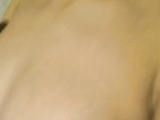 黑丝美女酒吧被男的灌醉带到宾馆肆意玩弄还给逼里涂点润滑油