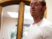 趁丈夫离开偷偷与修理工做爱的淫妻