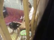 窗外偷窥工友和他媳妇啪啪