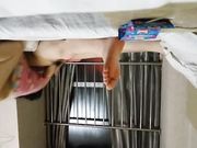 趁老婆上班偷偷到小姨子房间诱惑她还害羞操爽后主动配合