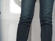 商场厕拍 小妹妹抹完还要抠一抠