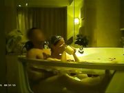 佛爷几天没干就逼痒的离异气质少妇第3部刚从老家回来就酒店约炮先来个鲜花浴去疲劳完整版上部