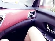 现在的主播胆真肥美女主播(R8和姨夫)大白天直接把车停在路边给司机舔鸡巴露出个逼逼很性感