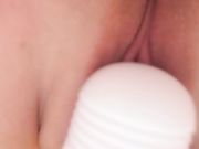 嫩妹少女穿着肉色丝袜隔着丝袜揉逼自慰很诱人