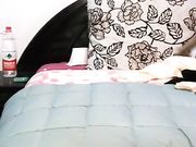 萌妹子双人秀大姨妈还没走只能口交了