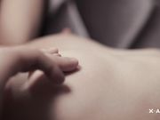 大眼睛美少女的蝴蝶逼丝袜诱惑