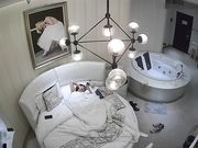 光头佬和情人开房偷情中午吃大蒜妹子嫌弃了