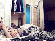 水滴偷拍口活不错的大奶骚媳妇趴在电视前被干到说不要