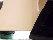 大型活动现场后台厕拍 美女们有说有笑都很开心啊