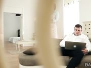 家里有这样的美女家政谁也忍不住必须操她