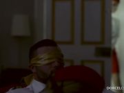 船长与两个淘气女招待