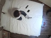 钟点炮房拍眼镜女同事约炮帅哥开房带了不少套套来赴约啊