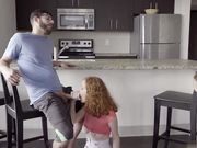 女主喜欢自己的继兄弟很久终于勾搭上不料被姐姐偷拍下来