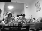 破解摄像头偷窥洗澡出来的美少妇和留着小胡子的老公在沙发啪啪