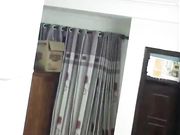 城中村出租屋偷拍附近的年轻打工妹洗澡