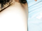 这个小姐姐真是非常的骚都还没脱掉内裤就开始流水