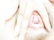 白嫩女生宿舍淫语自拍逼内白色的不知是白带还是处女膜