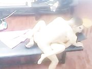 窗户外偸拍肥臀少妇给顾客全套服务小按摩床玩出这么多花样