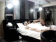 一对天然大奶饱满圆润年轻人激情一共干了四炮床上搞到床下