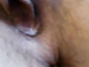 小姐姐穿着白丝先用剃须刀把逼毛刮了再用超大号自慰棒插穴