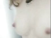 气质美女按摩器玻璃道具自慰高潮出白浆要去厕所洗逼逼