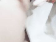 广场勾搭个妹子去KTV唱K叫来两个兄弟在沙发上轮干妹子