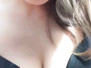 户外玩车震车外全裸诱惑被小哥哥草嘴近距离拍摄舔吊