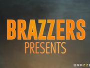 桑拿房里趁女友睡着了内射巨乳熟女的屁眼