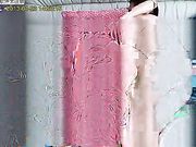 半夜跑到小姨子房间里，老婆睡在旁边，小心翼翼的一下一下来