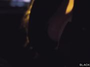 黑人激情大战白人妹子-黑屌男约到个美女带回去各种姿势猛干大屌撑爆