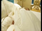 某站最新流出作品颜值网红美女生日吃饭被灌醉手里拿着玫瑰完全死猪状态被多人玩弄