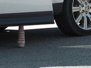 在两个猛男肛交和口爆中高潮的苗条美妇