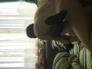 美女背着闺蜜勾引他男友,这姿色就算不勾引有机会男的也会干她!