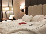 97年前凸后翘的美女依依连续爆操干的呻吟大叫