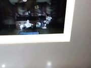 2位年轻漂亮的艺校小美女在学校附近公园穿超短裙玩露出