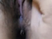 妹子真骚不停求操,男的用上道具疯狂抽插把她搞爽