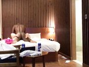 富态姐老公刚出远门就去夜店找了个高大魁梧的黑人开房