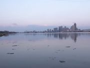 精品相約中國超模伊麗莎白白色床單上的美女