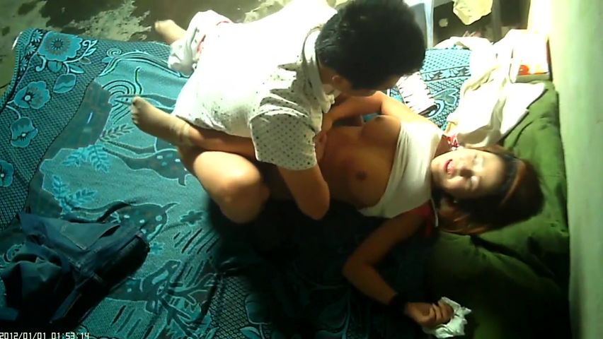 出租屋嫖妓奶子很坚挺