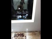 有点脑残的九零后广州靓妹和闺蜜公园玩露出自拍,刮完逼毛和男友互舔性器官