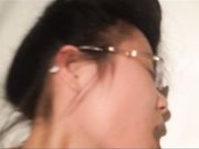 淫语挑逗又害羞又闷骚的文雅眼镜学妹被撩妹大神干的爱液泛滥啊啊淫叫不停表情销魂