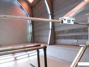 爆乳混血妹子被异星人迷晕扒光捆绑起来各种大型设备调教