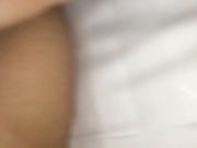 美女被闺蜜男友勾搭到酒店偷情,开始抗拒不让拍,操爽后也不管了