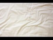 酒店操红衣黑丝女友,操到一半接完电话继续操