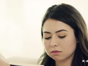 漂亮肉嘟嘟的丰满妹子太会舔吸鸡巴了看的刺激挡不住要硬想操穴