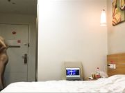 新婚美少妇 衣服没脱就按倒插入强操